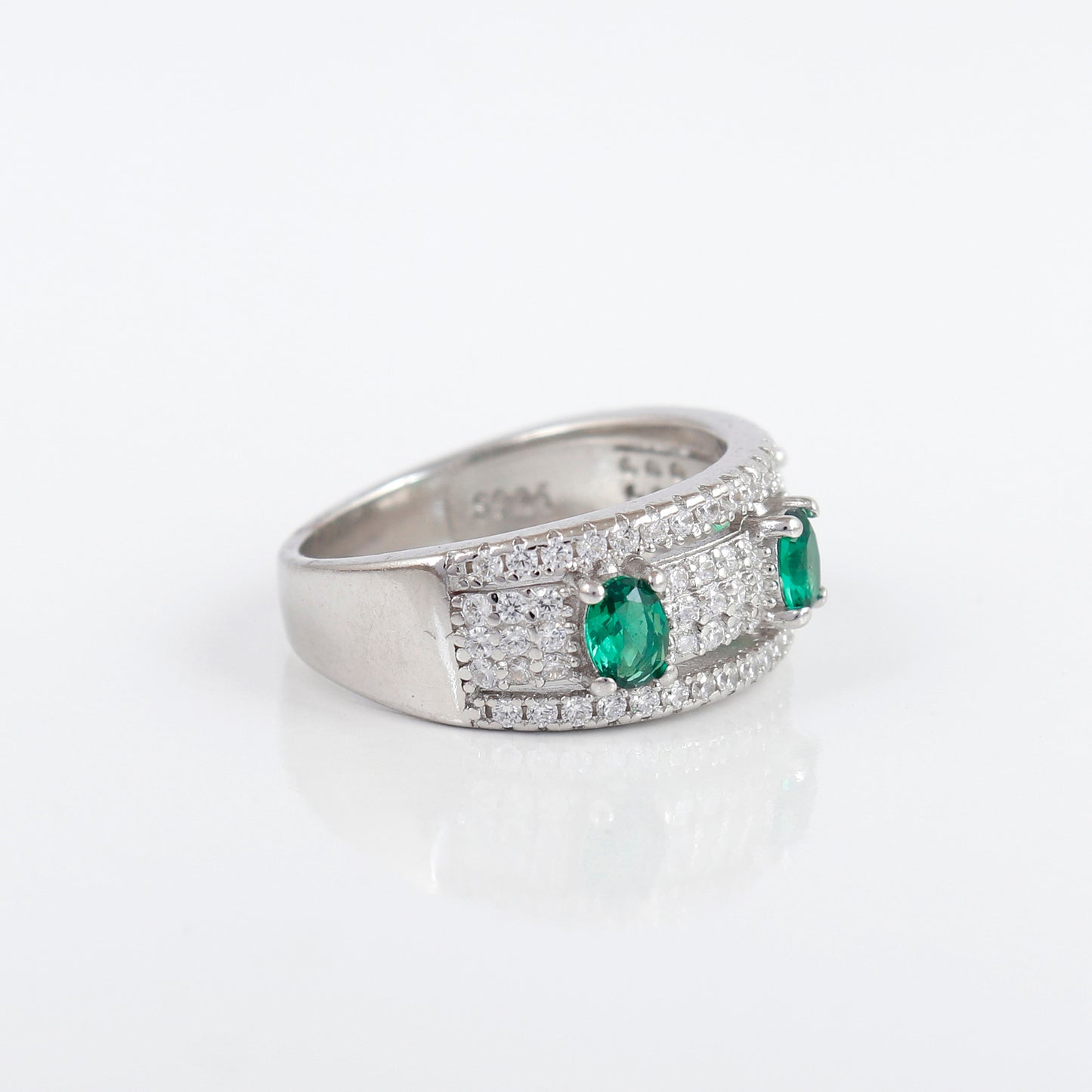 Silver Emerald studded Stone Ring